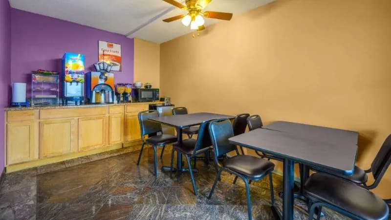 Econo Lodge Decatur South hotel photo 4