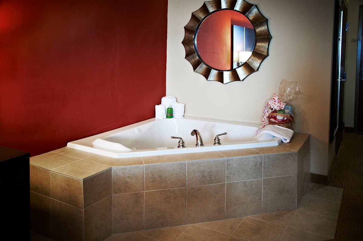 Holiday Inn Birmingham – Hoover, an IHG Hotel Jacuzzi room
