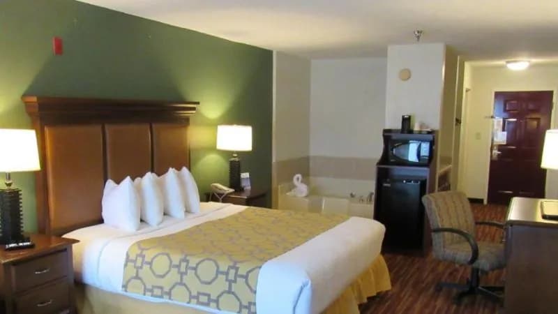 Stay Inn & Suites Montgomery Jacuzzi room