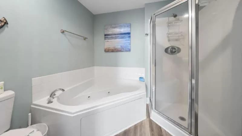 The Lighthouse Condominiums Jacuzzi room