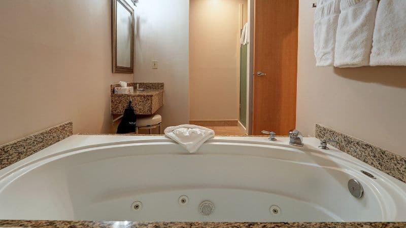 Dimond Center Hotel Jacuzzi room