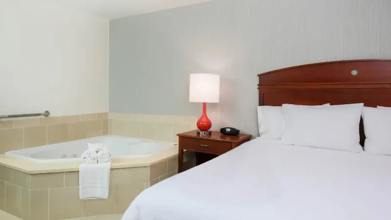 Hampton Inn Anchorage Jacuzzi room