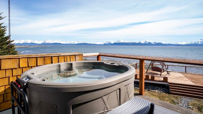 Homer Inn & Spa Jacuzzi room