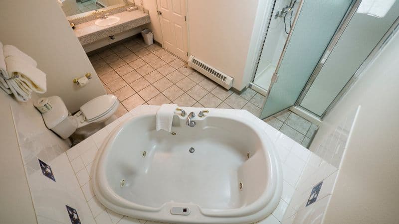 Puffin Inn Of Anchorage Jacuzzi room