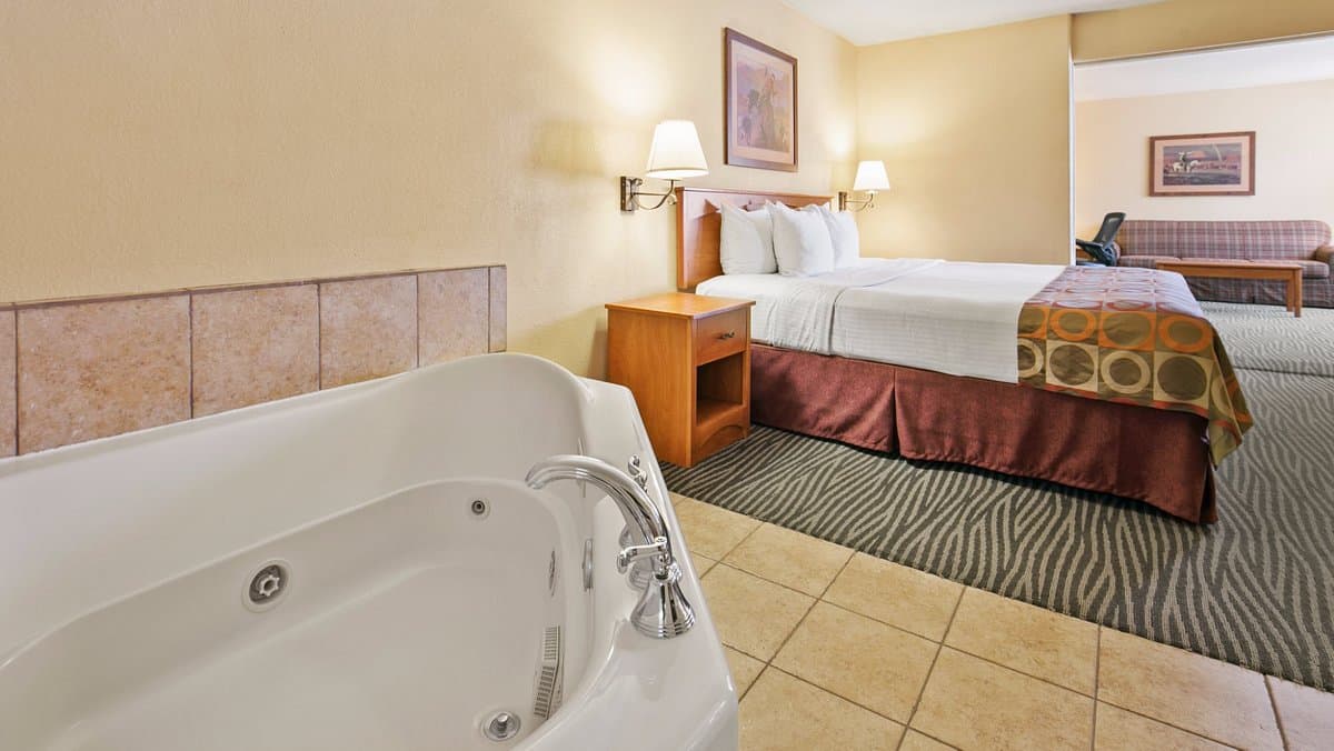 Best Western Desert Inn Jacuzzi room