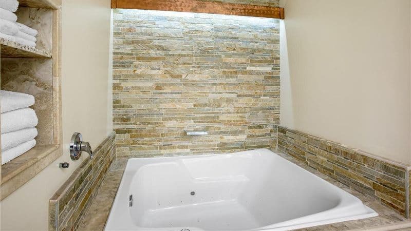 Best Western Plus Arroyo Roble Hotel & Creekside Villas Jacuzzi room