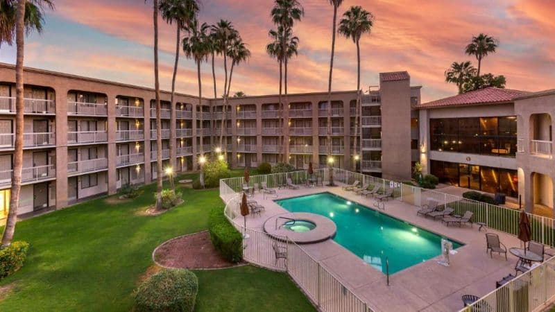 Best Western Plus Scottsdale Thunderbird Suites hotel photo 4