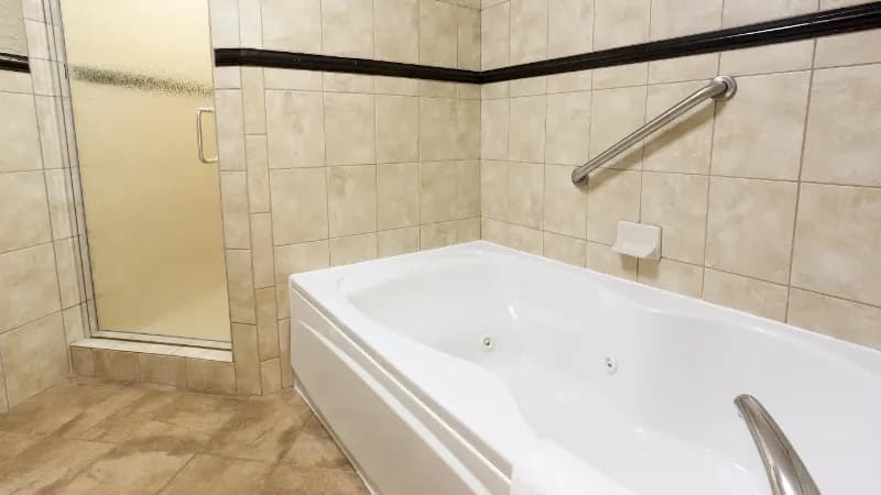 Drury Inn & Suites Flagstaff Jacuzzi room
