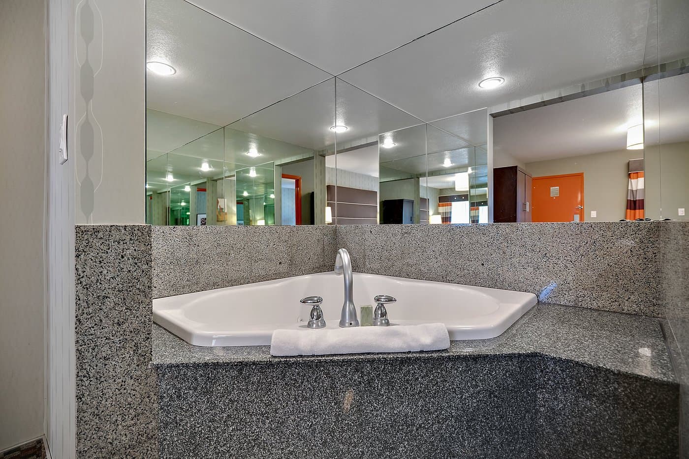 Holiday Inn Express Scottsdale North, an IHG Hotel Jacuzzi room