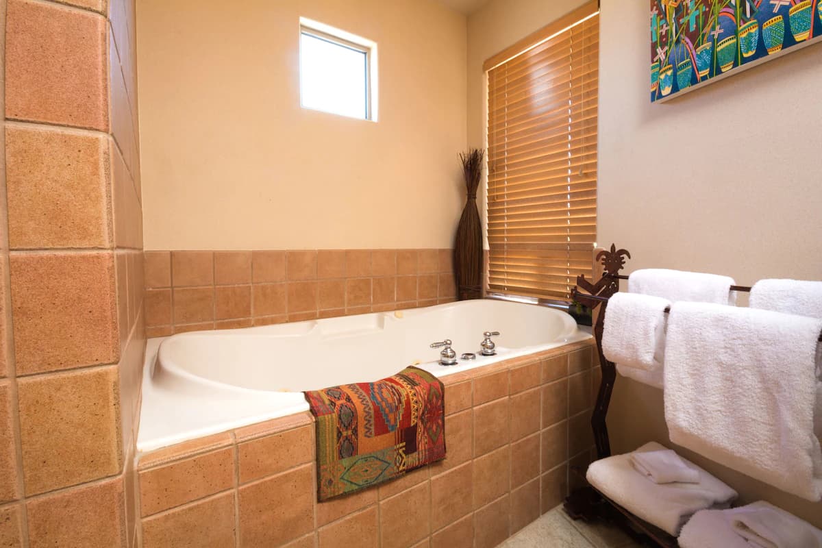 Inn at Eagle Mountain Jacuzzi room