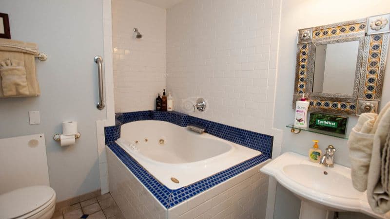 La Posada Hotel Jacuzzi room