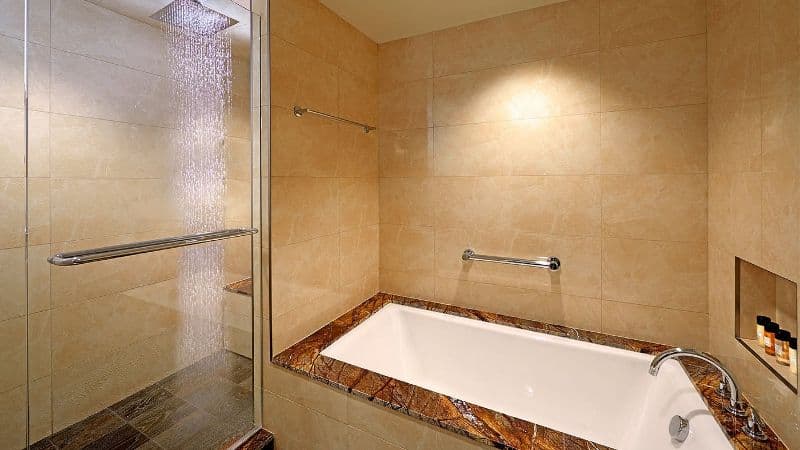 Little America Hotel Jacuzzi room
