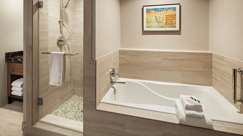 Sheraton Grand at Wild Horse Pass Jacuzzi room