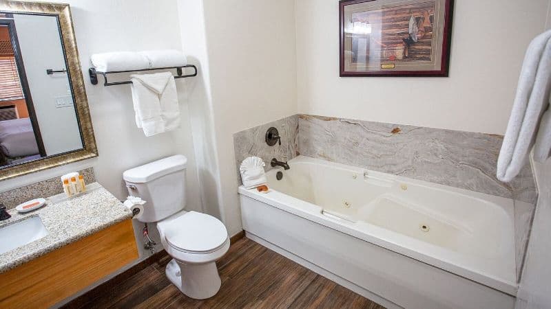 Southwest Inn at Sedona Jacuzzi room