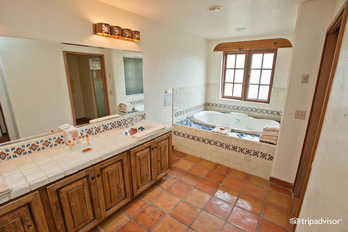 Tanque Verde Ranch Jacuzzi room