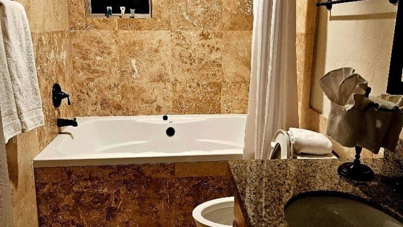 TimberLodge Inn Jacuzzi room