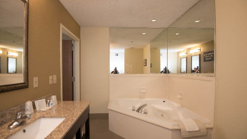 Comfort Inn and Suites Hot Springs Midtown Jacuzzi room