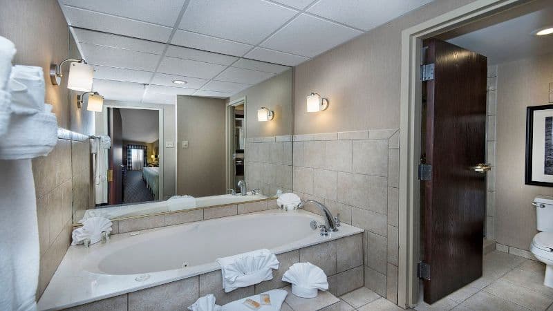 Holiday Inn Springdale/fayetteville Area By IHG Jacuzzi room