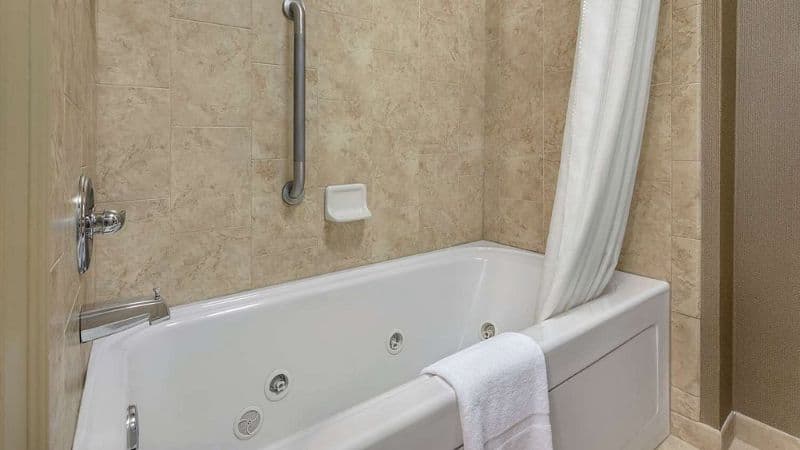Homewood Suites by Hilton Fort Smith Jacuzzi room