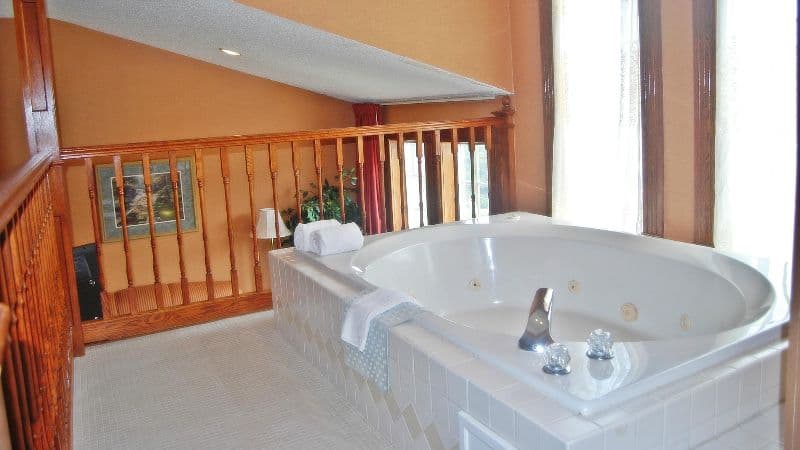 Quality Inn Eureka Springs South Jacuzzi room