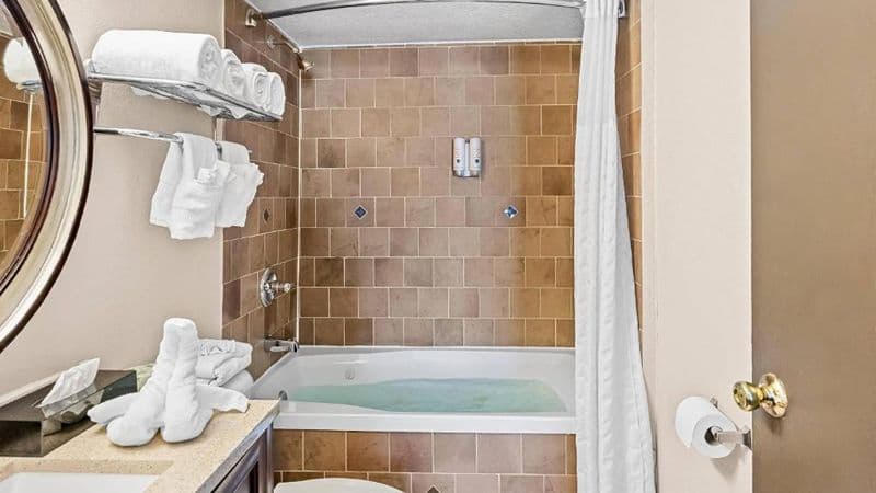 Quality Inn Little Rock Jacuzzi room