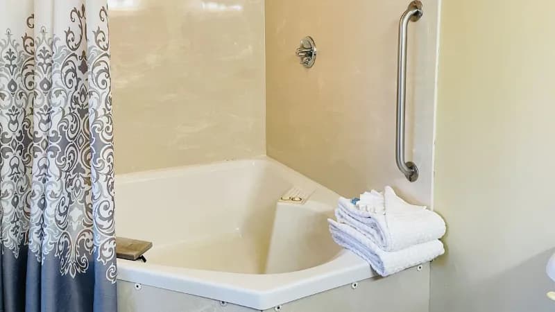 The Lodge Eureka Springs Jacuzzi room