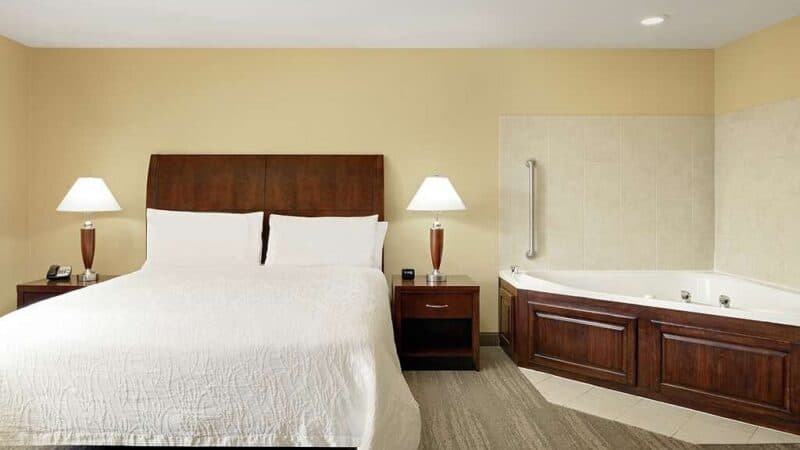 Hilton Garden Inn Fontana Jacuzzi room