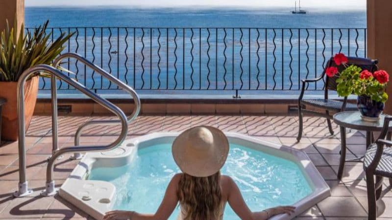 Monterey Bay Inn Jacuzzi room