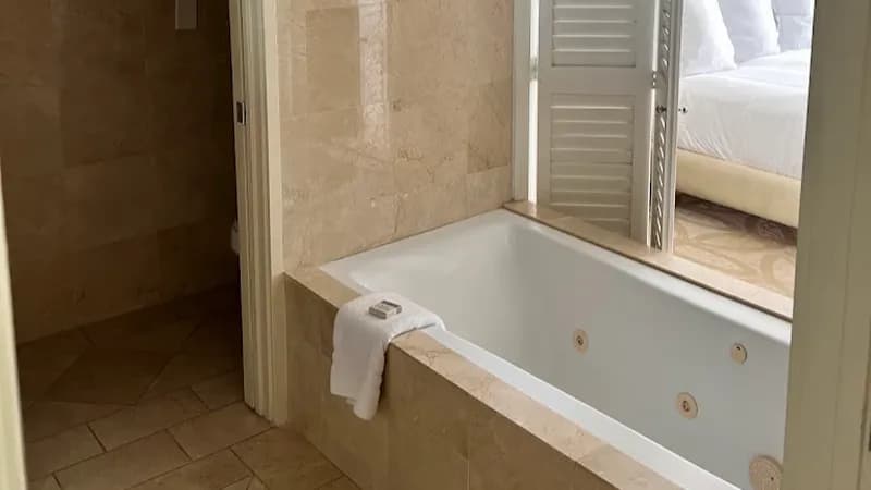 Surf and Sand Laguna Beach Jacuzzi room