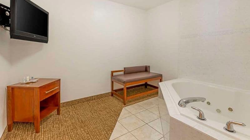 Comfort Suites Longmont hotel photo 2