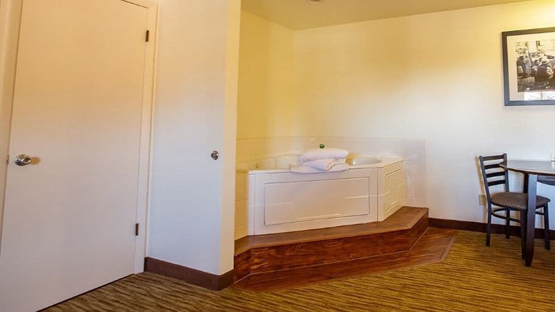 Villa Motel at Manitou Springs Jacuzzi room