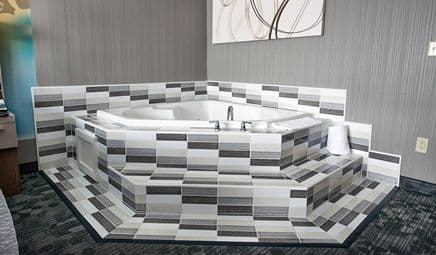 Courtyard by Marriott Norwich Jacuzzi room