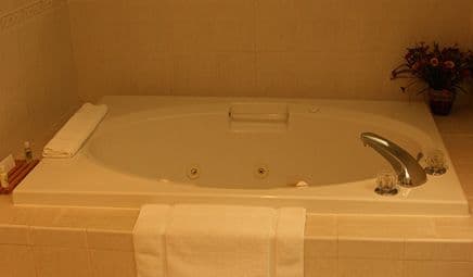 Maron Hotel & Suites Jacuzzi room