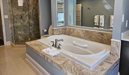 The Spa at Norwich Inn Jacuzzi room