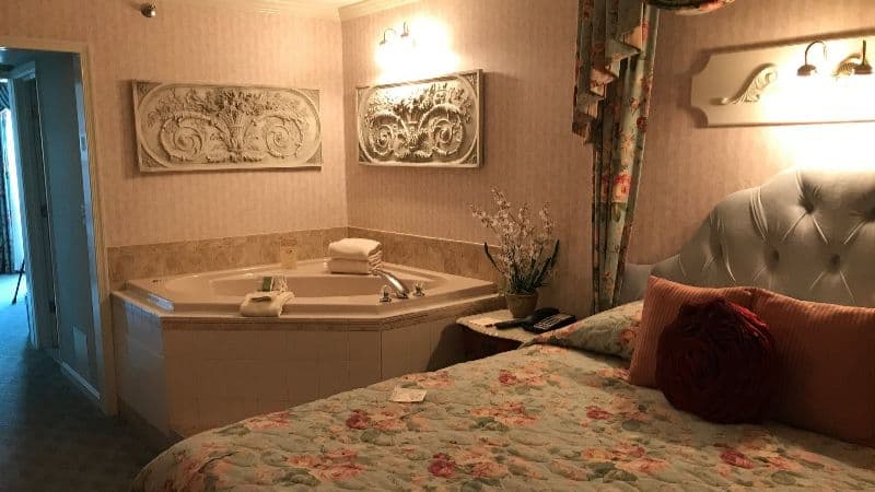 Boardwalk Plaza Hotel Jacuzzi room