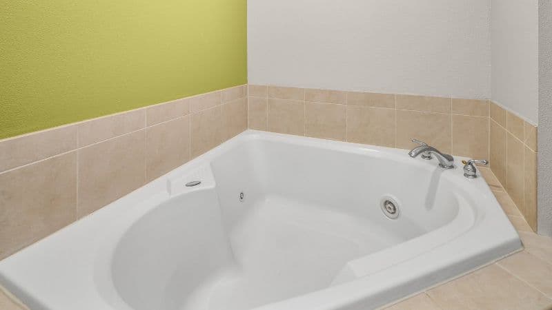 Holiday Inn Express & Suites Wilmington-Newark Jacuzzi room