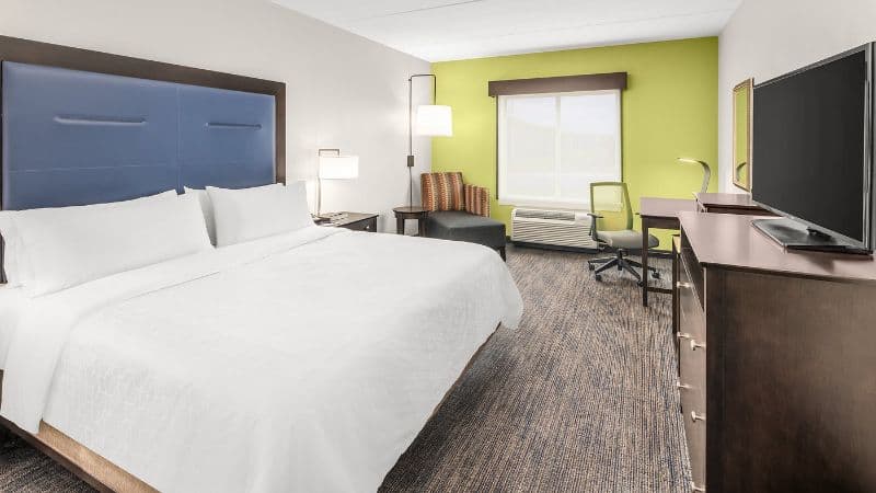Holiday Inn Express & Suites Wilmington-Newark hotel photo 2