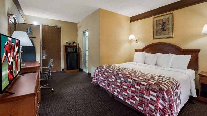 Red Roof Inn and Suites Newark hotel photo 4