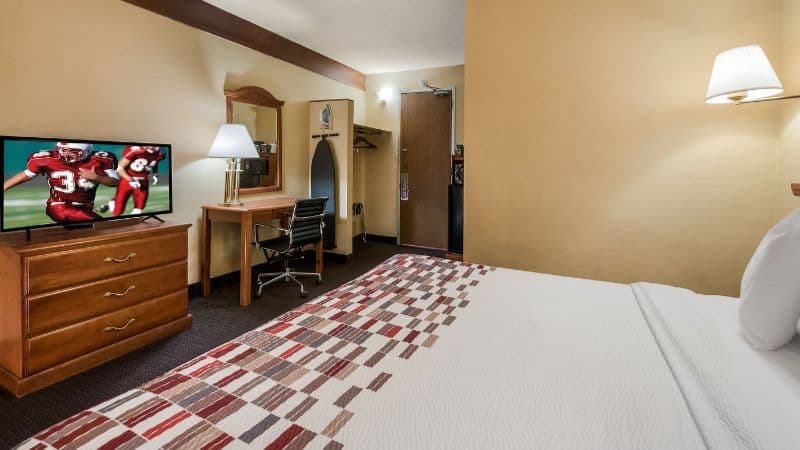 Red Roof Inn and Suites Newark hotel photo 5