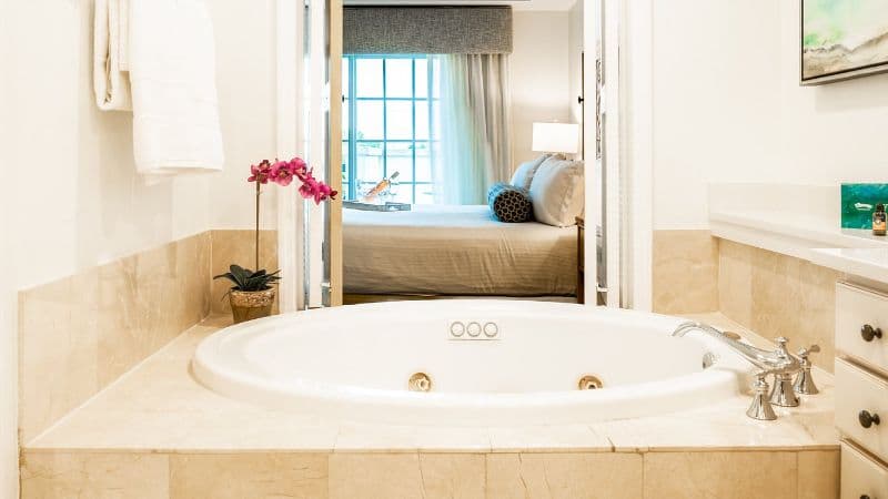 Bellasera Hotel Jacuzzi room