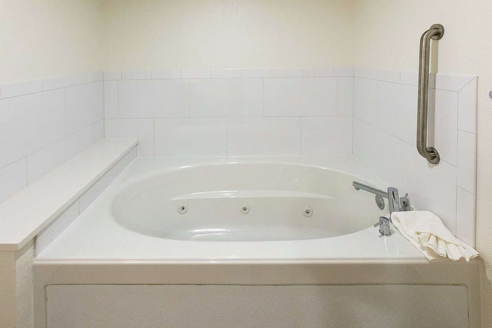 Hampton Inn St. Augustine Beach Jacuzzi room