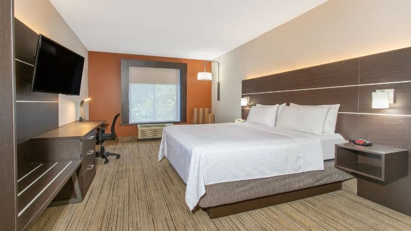 Holiday Inn Express & Suites Silver Springs-Ocala, an IHG Hotel hotel photo 2