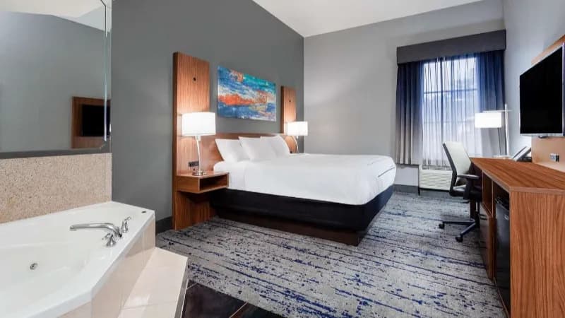 La Quinta Inn & Suites by Wyndham St. Petersburg Northeast hotel photo 2