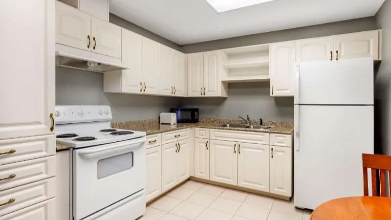 La Quinta Inn & Suites by Wyndham St. Petersburg Northeast hotel photo 3