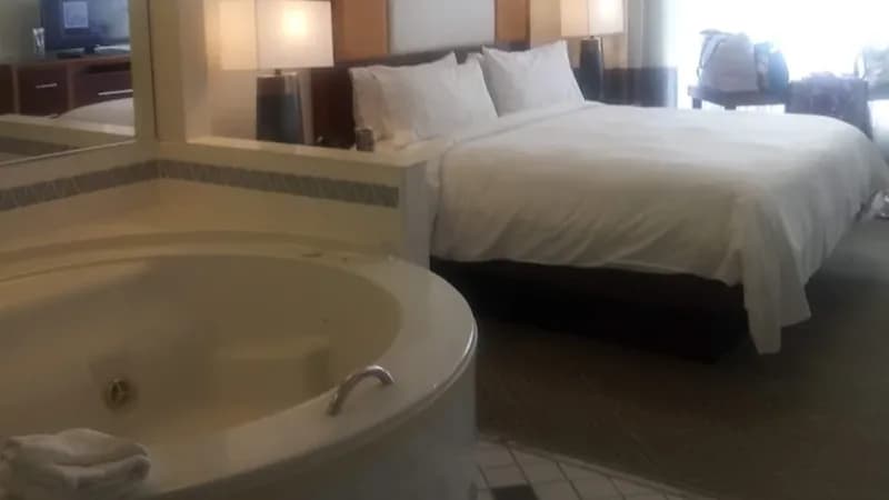 Marriott’s Imperial Palms Villas Jacuzzi room