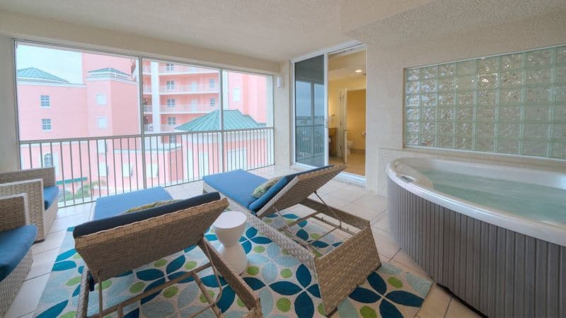 Pink Shell Beach Resort & Marina Jacuzzi room