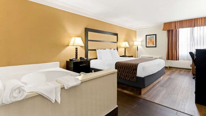 Best Western Riverside Inn Jacuzzi room