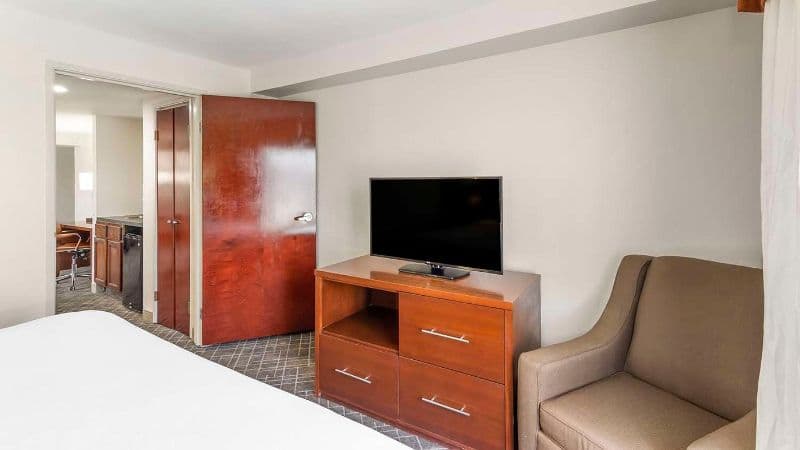 Comfort Suites Atlanta Airport hotel photo 3