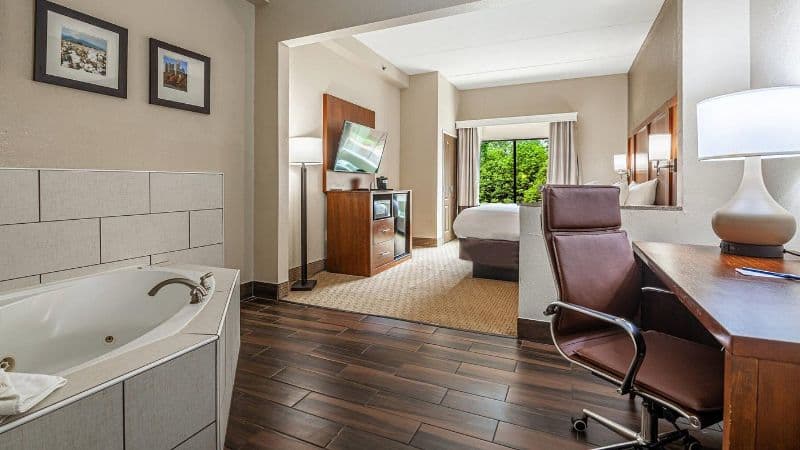 Comfort Suites Morrow- Atlanta South Jacuzzi room