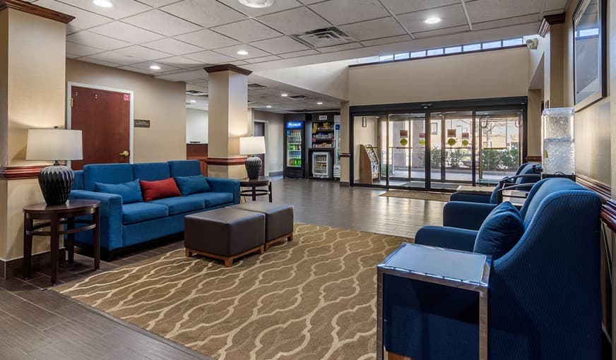 Comfort Suites Woodstock hotel photo 2